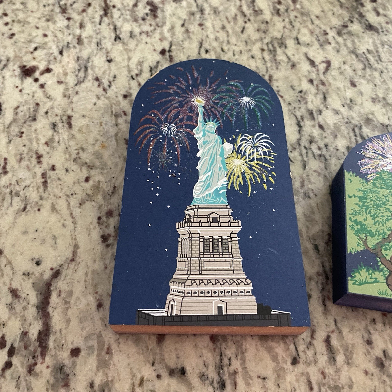 The Cat’s Meow Statue of Liberty Fireworks USA wooden shelf decor vintage