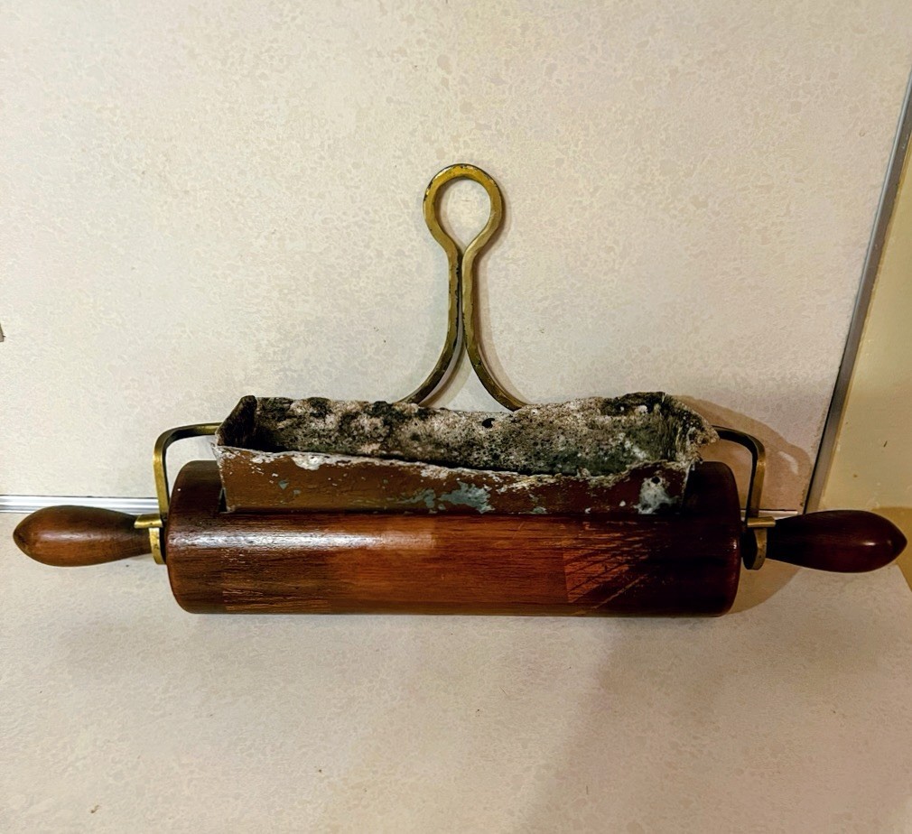 Vintage Wall-Mounted Rolling Pin Holder Wood & Brass Rustic Kitchen Decor Frmhs