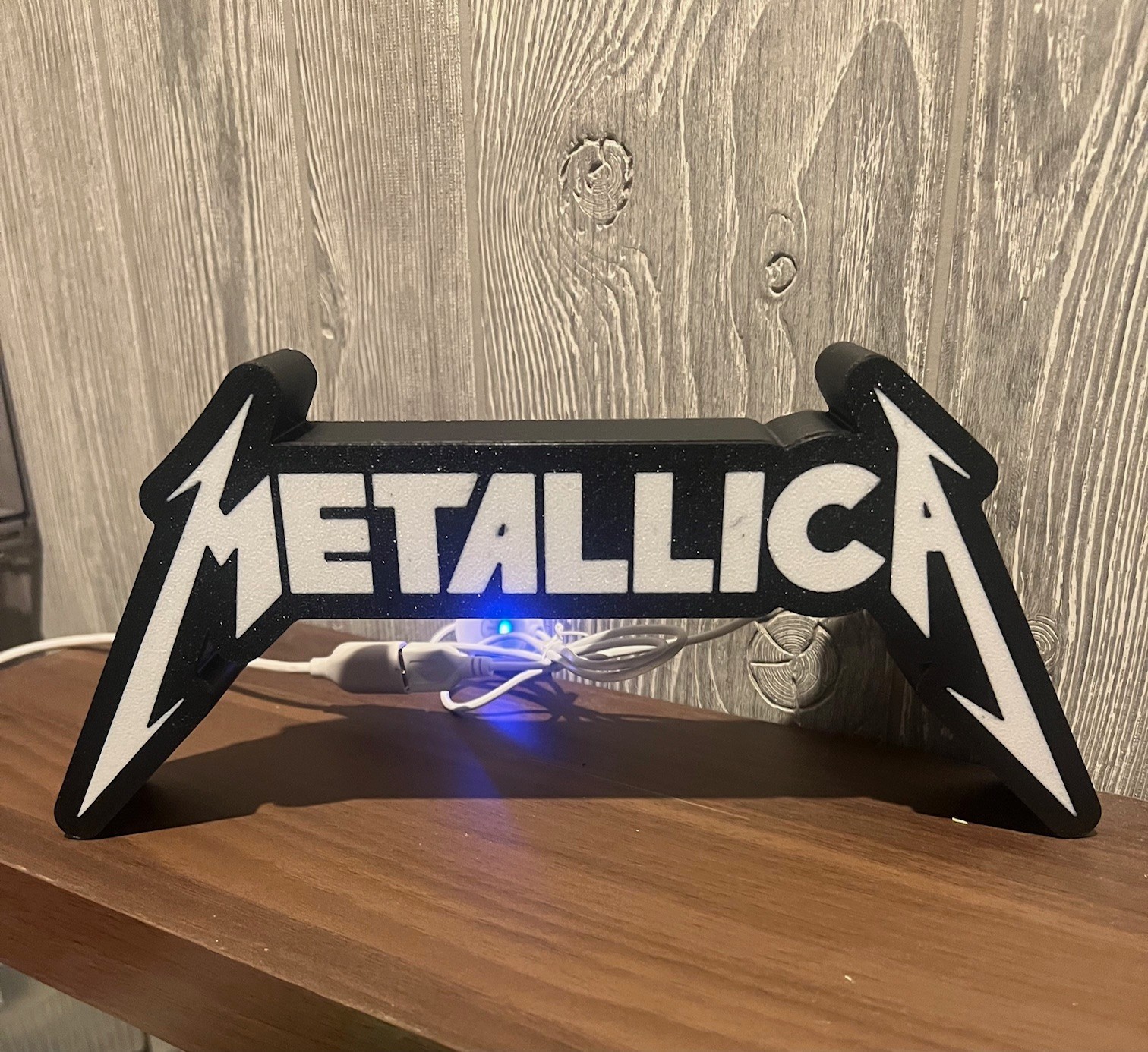 Metallica LED Sign – 5V Dimmable Light – Rock Band Decor – 9 X 5