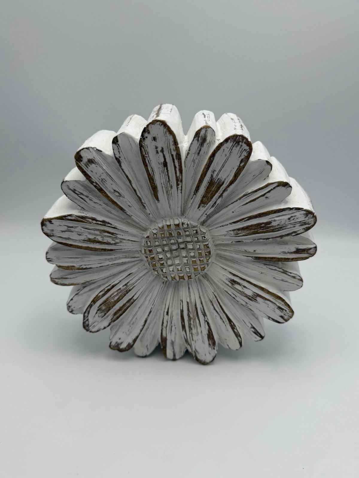 Distressed White Daisy Flower Wall Decor Rustic Farmhouse Wooden Floral Plaque