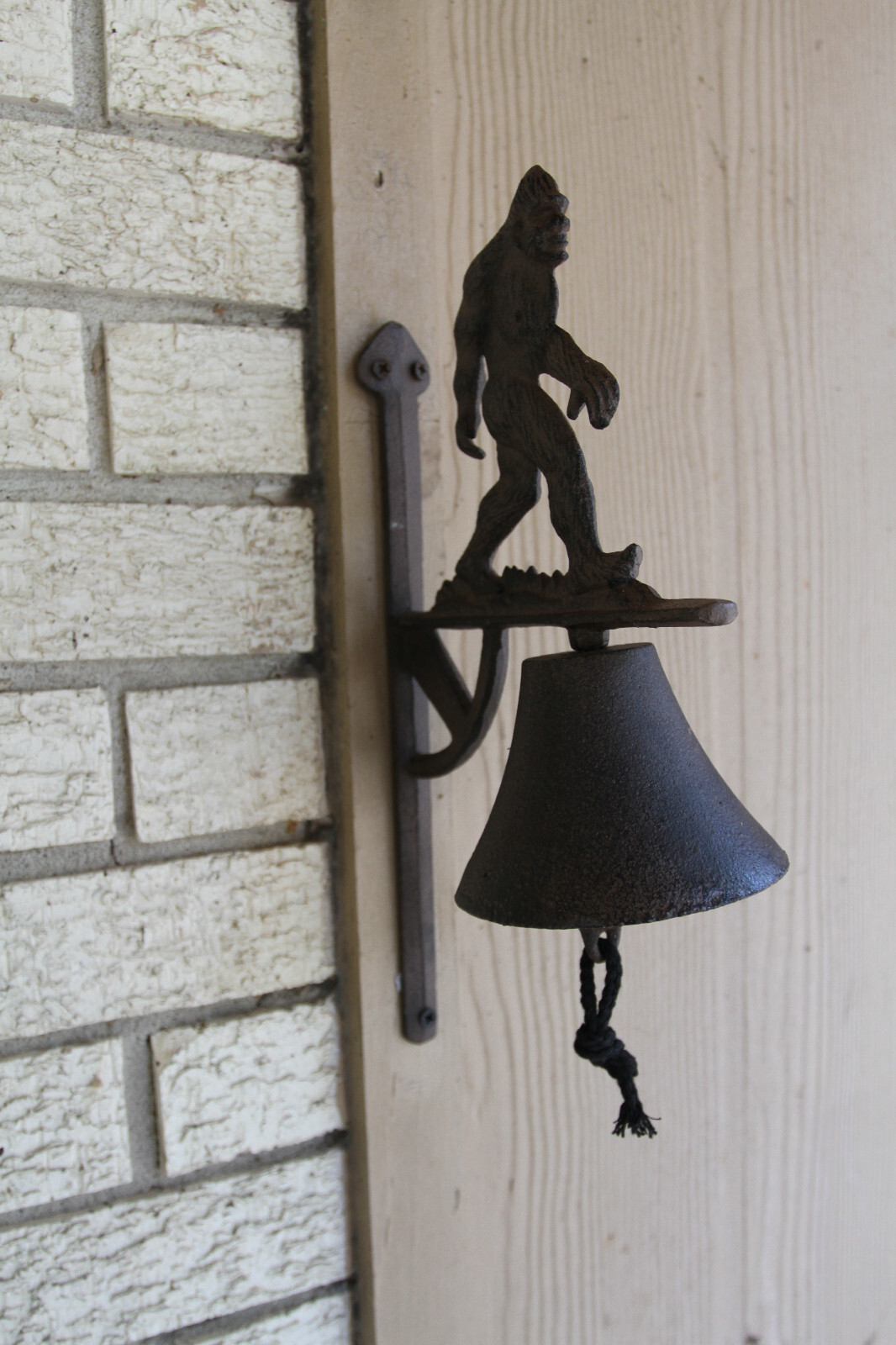 1 WALL MOUNTED BIG FOOT BELL,ALL OCCASION GIFTS,COUNTRY DECOR,SASQUATCH B-97