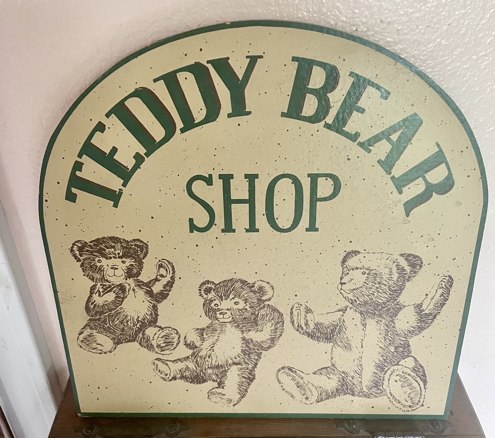 Vintage Brown Teddy Bear Shop Wall Plaque Wooden Hanging Sign 11×11