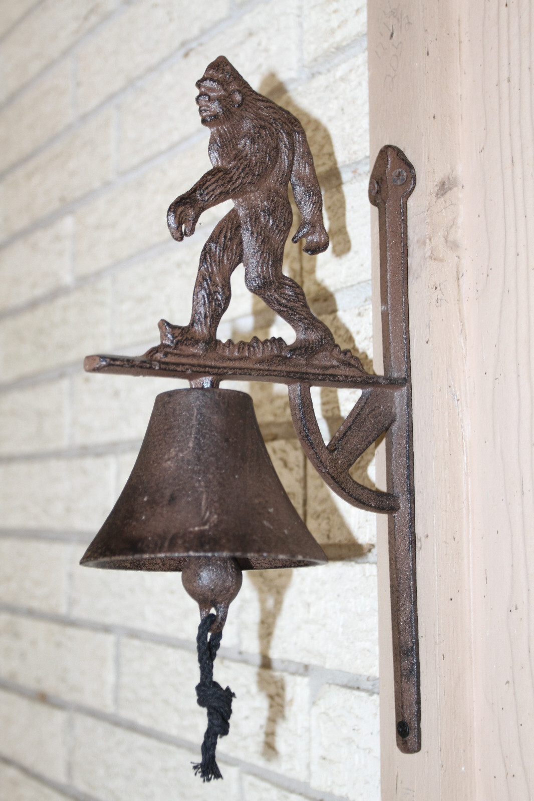 1 WALL MOUNTED BIG FOOT BELL,ALL OCCASION GIFTS,COUNTRY DECOR,SASQUATCH B-97